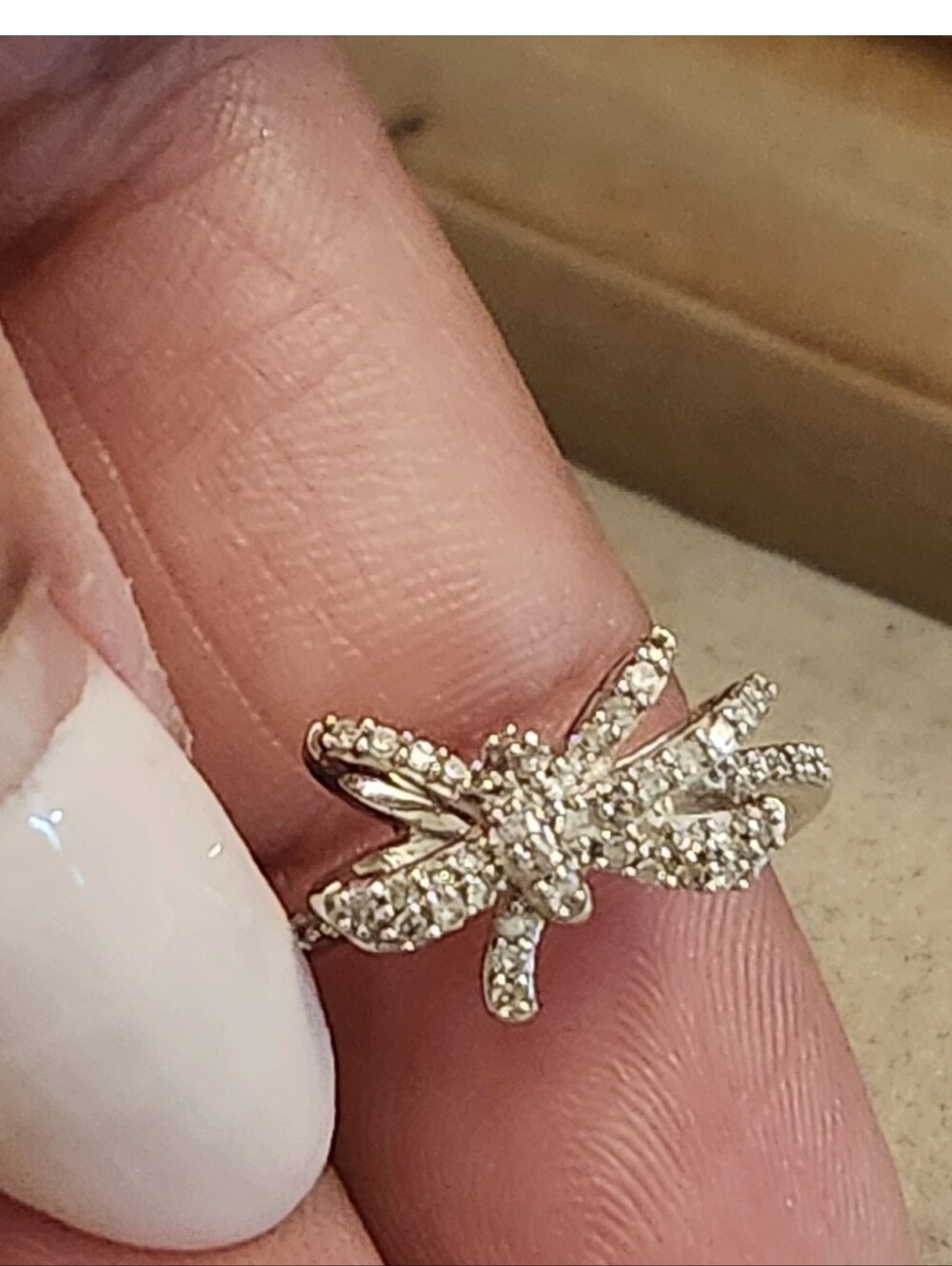 10kt White Gold Bow Dimond Ring Size 7.5